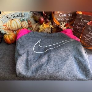 Nike thermafit sweatshirt size L.